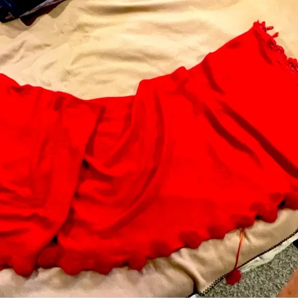 Red wrap - Picture 1 of 5